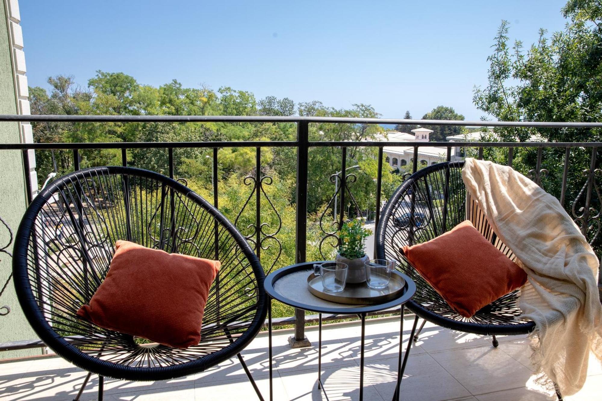 Two-Bedroom Premium Apartment Saints Constantine and Helena Exterior foto